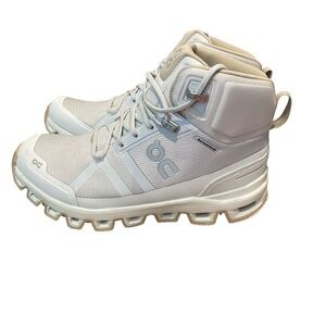 Women’s On Cloudrock Hiking Shoes Size 6.5